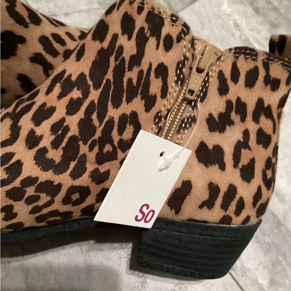 Women’s Size 7.5 Booties Leopard Print - Picture 2 of 6